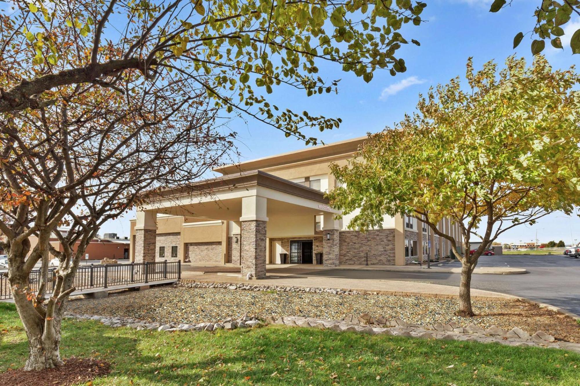 Hampton Inn St. Louis/Collinsville Exterior photo