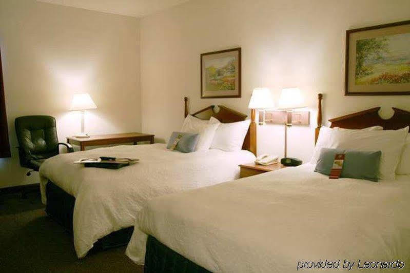 Hampton Inn St. Louis/Collinsville Exterior photo